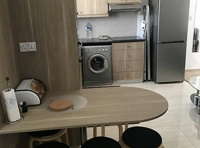 Luxury Center איה נאפה